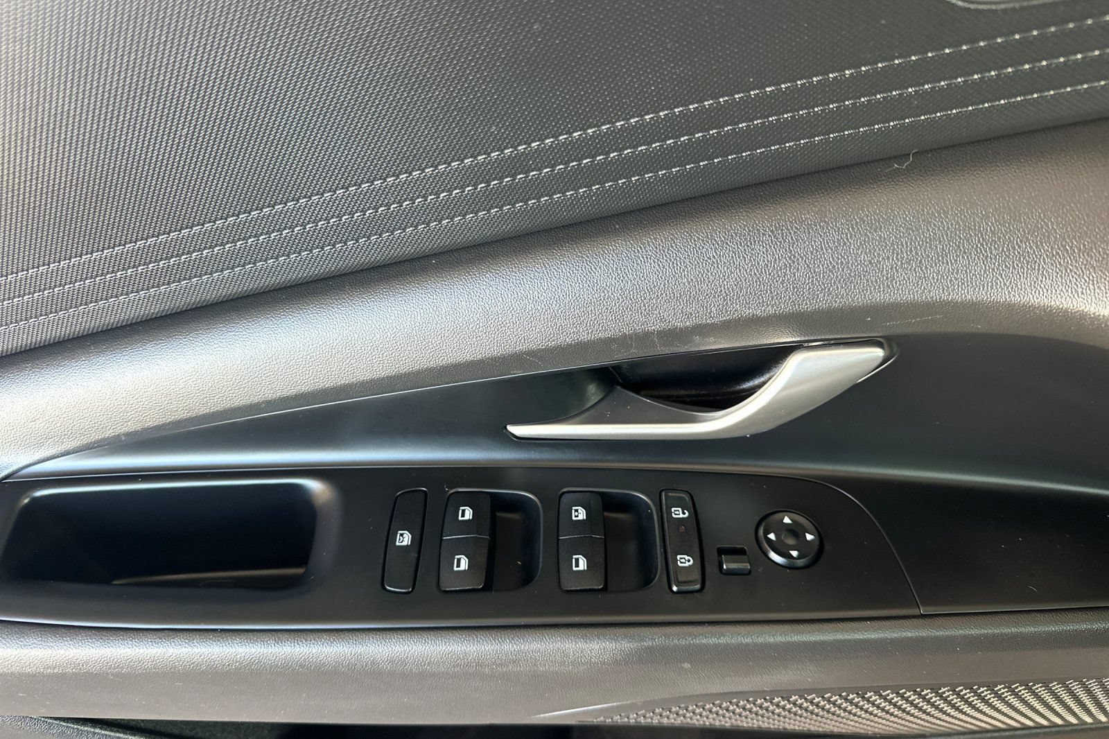 Used 2024 Hyundai Elantra Blue FWD image 8