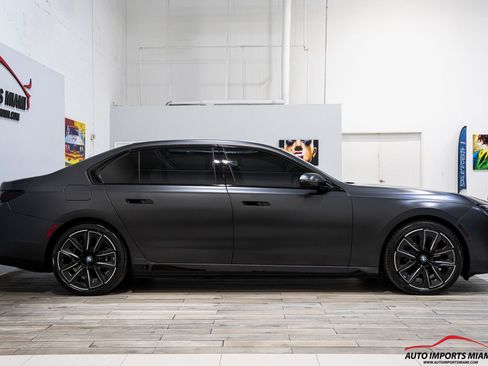 Used 2023 BMW i7 xDrive60 w/ Executive Package 2 AWD/4WD image 27