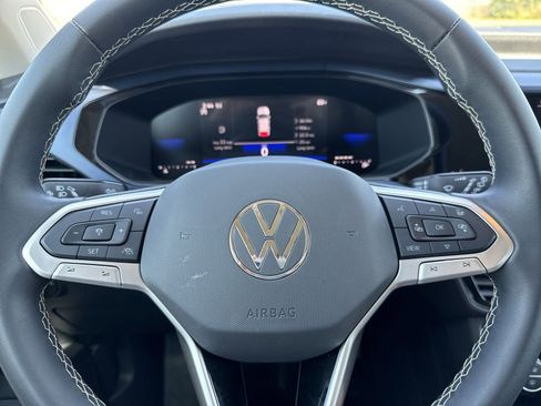 Used 2024 Volkswagen Taos SE image 10