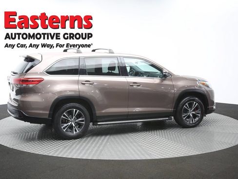 Used 2019 Toyota Highlander LE FWD image 42