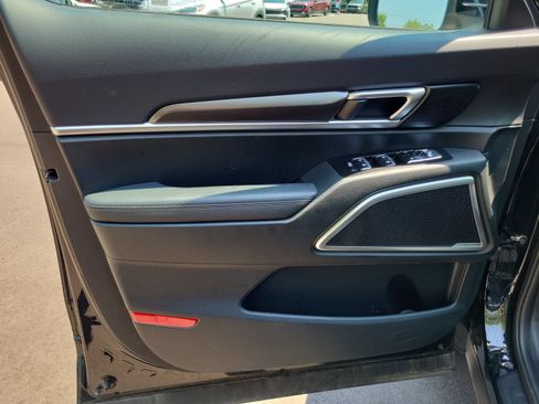 Used 2025 Kia Telluride S FWD image 7