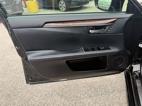 Used 2018 Lexus ES 350 w/ Luxury Package w/Wood Trim FWD image 12