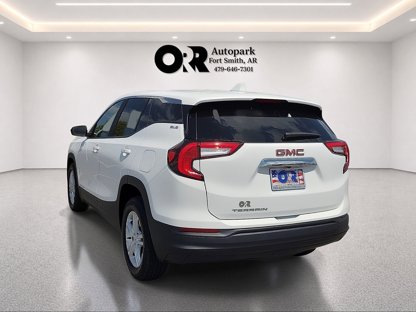 Used 2024 GMC Terrain SLE FWD image 4