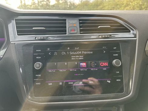 Used 2023 Volkswagen Tiguan SE R-Line image 17