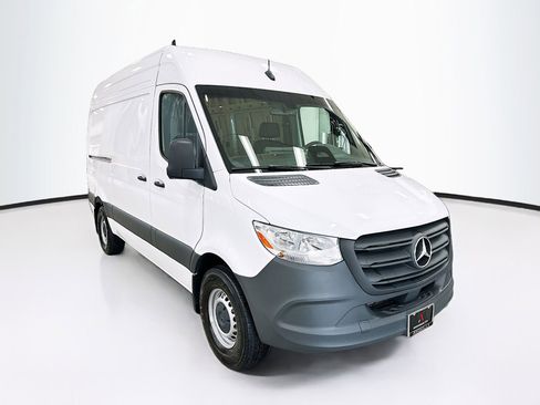 Used 2025 Mercedes-Benz Sprinter 2500 image 1