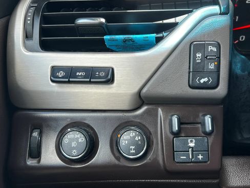 Used 2015 GMC Yukon XL Denali w/ Touring Package AWD/4WD image 28