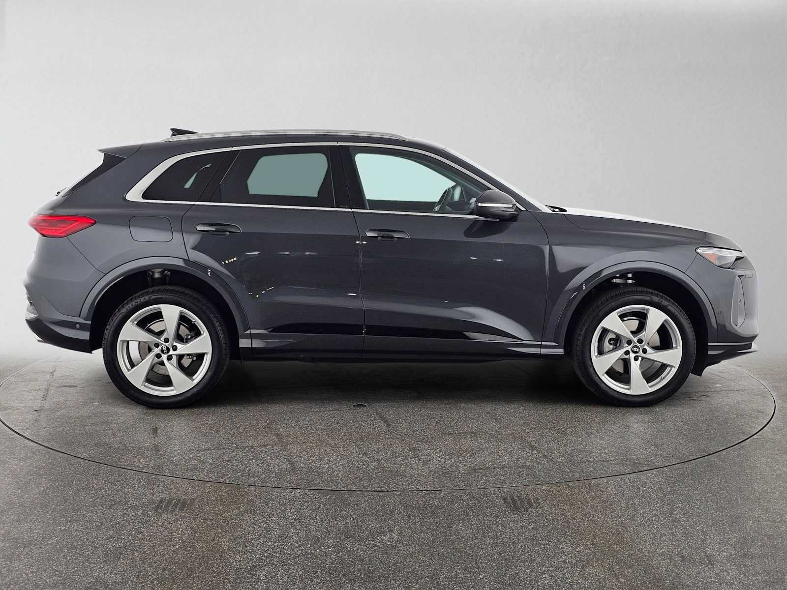Used 2025 Audi Q5 Premium Plus w/ Premium Plus AWD/4WD image 6