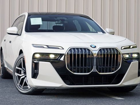 Used 2023 BMW 760i xDrive AWD/4WD image 4