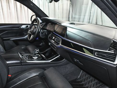 Used 2021 BMW X7 M50i w/ Dynamic Handling Package AWD/4WD image 78