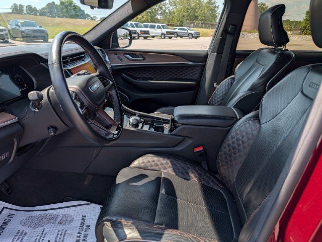 Used 2022 Jeep Grand Cherokee L Summit w/ Advanced Protech Group IV AWD/4WD image 9