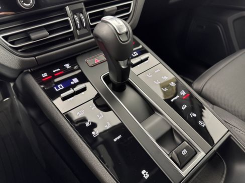 Certified 2025 Porsche Macan image 19
