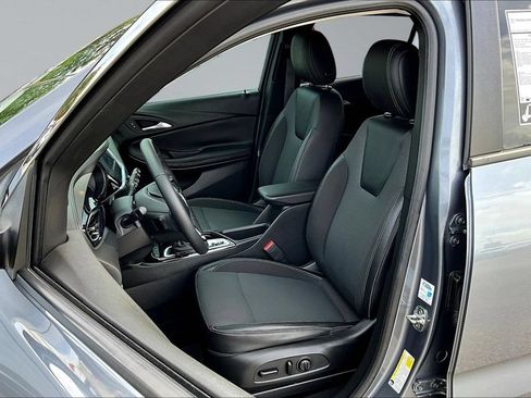 Used 2022 Buick Encore GX Select w/ Sport Touring Package FWD image 22