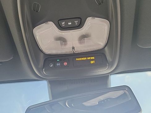 Used 2025 Chevrolet Colorado LT w/ LT Convenience Package image 22