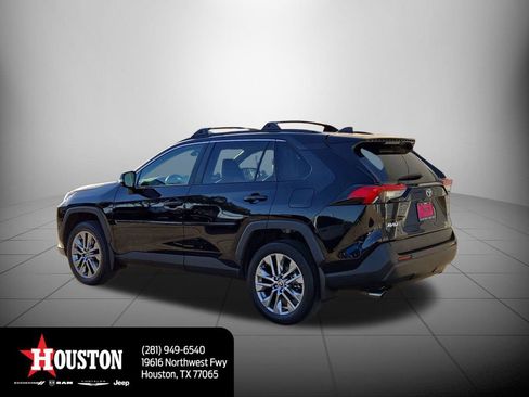 Used 2022 Toyota RAV4 XLE Premium image 5