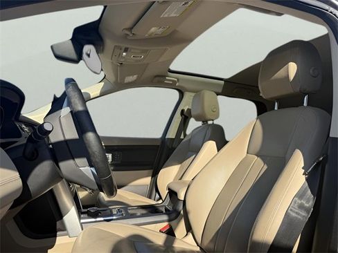 Used 2018 Land Rover Discovery Sport HSE image 15