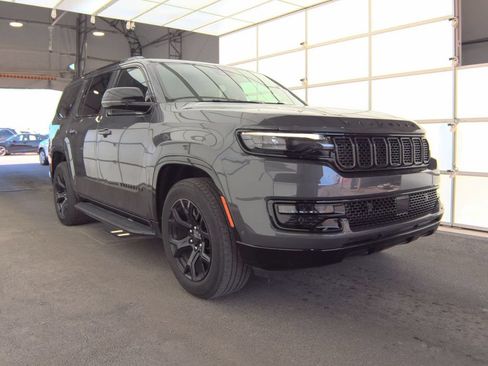 Used 2024 Jeep Wagoneer Series II RWD image 8