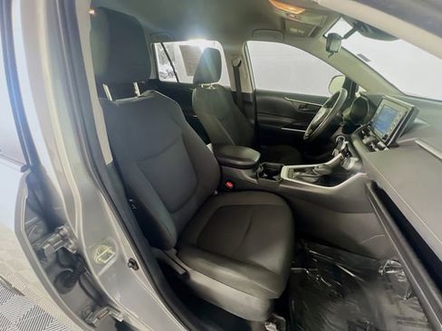 Used 2019 Toyota RAV4 LE FWD image 30