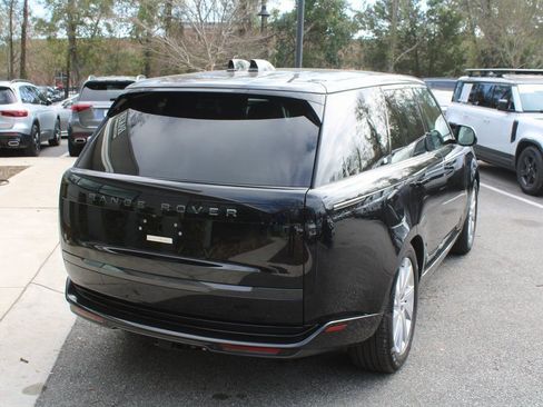 Used 2025 Land Rover Range Rover SE image 5