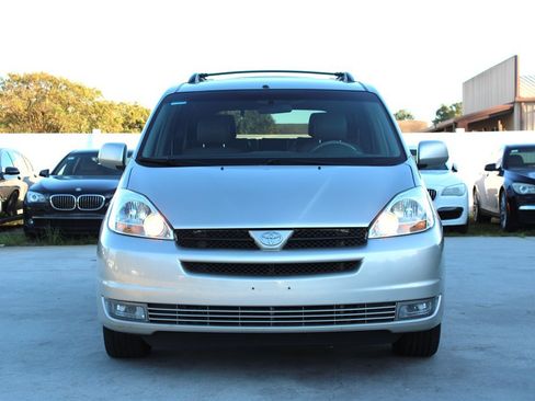 Used 2005 Toyota Sienna XLE image 2