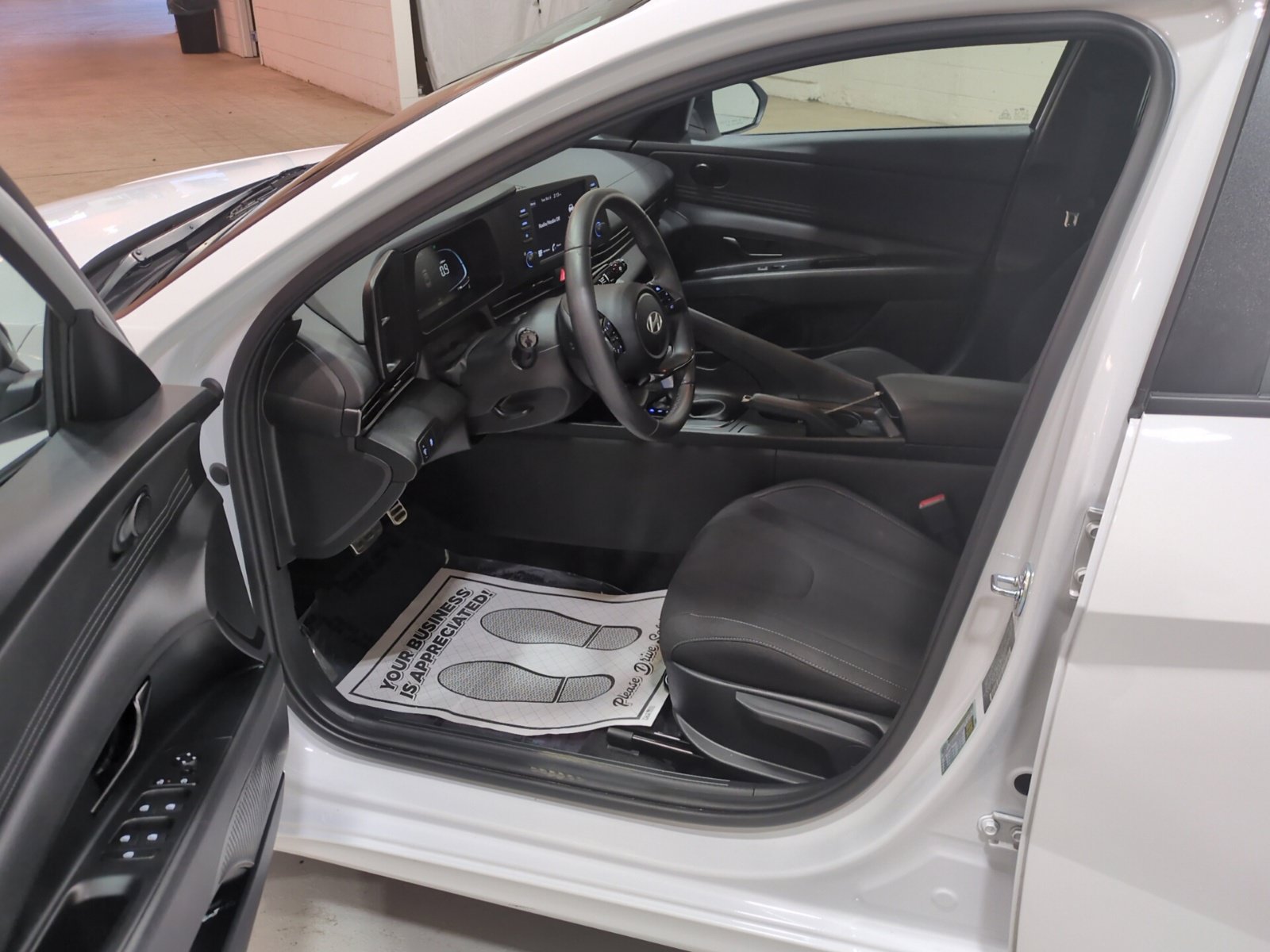 Used 2025 Hyundai Elantra Sport FWD image 15