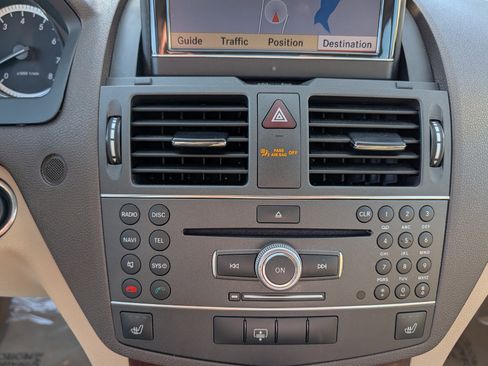 Used 2011 Mercedes-Benz C 300 Luxury image 24