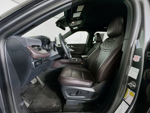Used 2025 Ford Explorer Platinum w/ LUX Leather Package AWD/4WD image 13