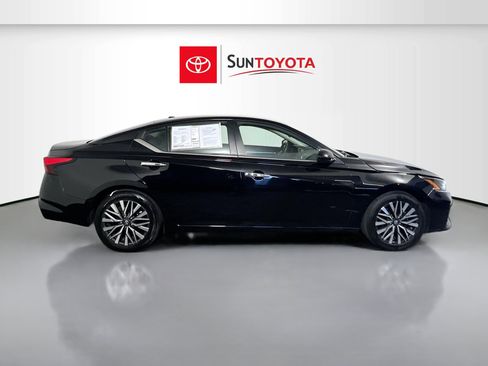 Used 2023 Nissan Altima 2.5 SV FWD image 2