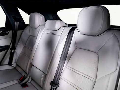 Used 2022 Porsche Cayenne S image 35