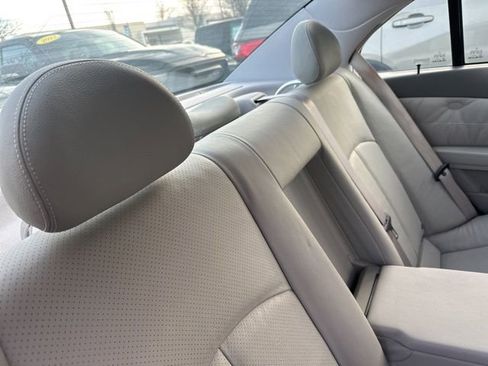 Used 2005 Mercedes-Benz E 500 4MATIC Sedan image 11