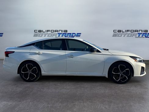 Used 2023 Nissan Altima 2.5 SR image 4