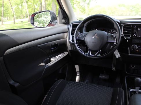 Used 2017 Mitsubishi Outlander ES FWD image 9