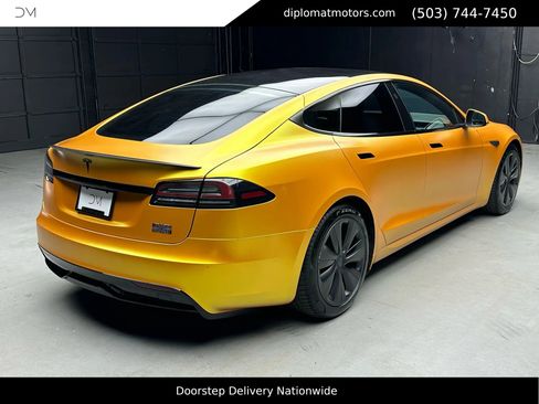 Used 2022 Tesla Model S Plaid image 6