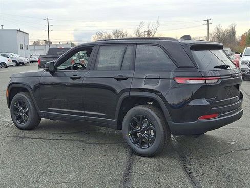 New 2025 Jeep Grand Cherokee Altitude image 3