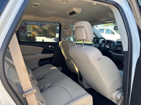 Used 2016 Dodge Journey SE w/ Flexible Seating Group image 16