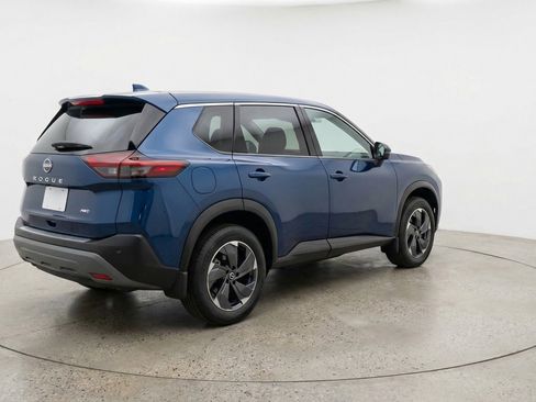 Used 2025 Nissan Rogue SV AWD/4WD image 9