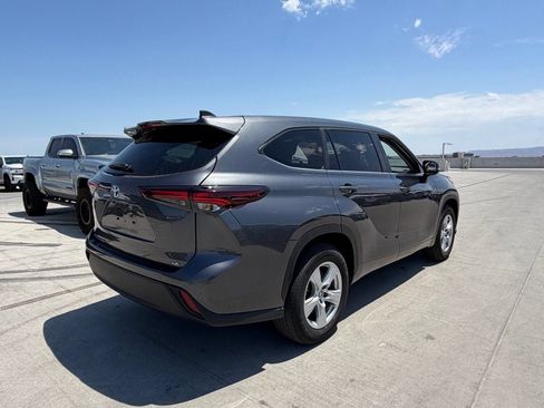 Used 2025 Toyota Highlander LE FWD image 2