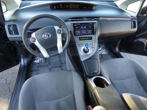 Used 2015 Toyota Prius Two image 19