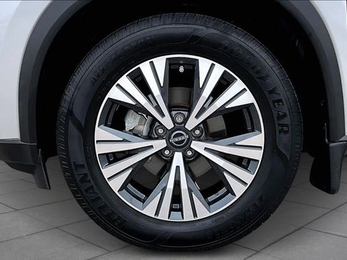 Used 2022 Nissan Rogue SV image 9