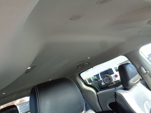 Certified 2024 Chrysler Pacifica Touring-L image 18