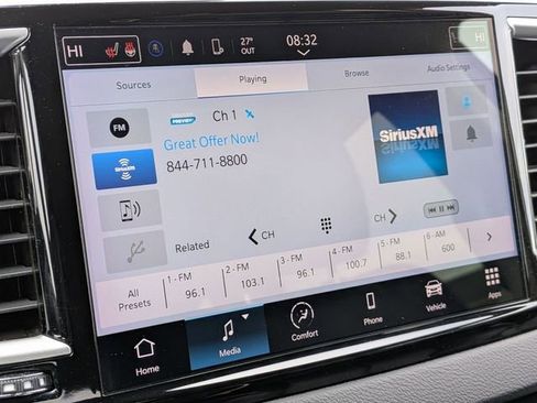 Certified 2024 Chrysler Pacifica Touring-L image 23