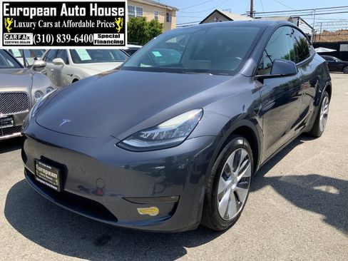 Used 2022 Tesla Model Y Long Range AWD/4WD image 2