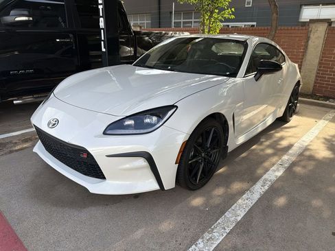 Used 2025 Toyota GR86 Premium RWD image 1