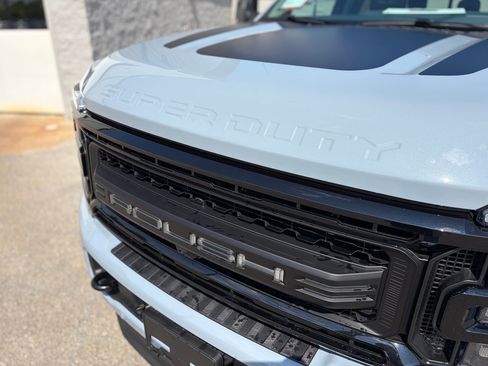 New 2026 Ford F250 Lariat w/ Black Appearance Package AWD/4WD image 9