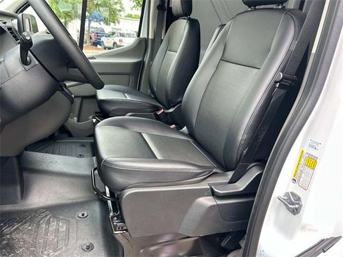 New 2025 Ford Transit 250 148 Medium Roof image 28