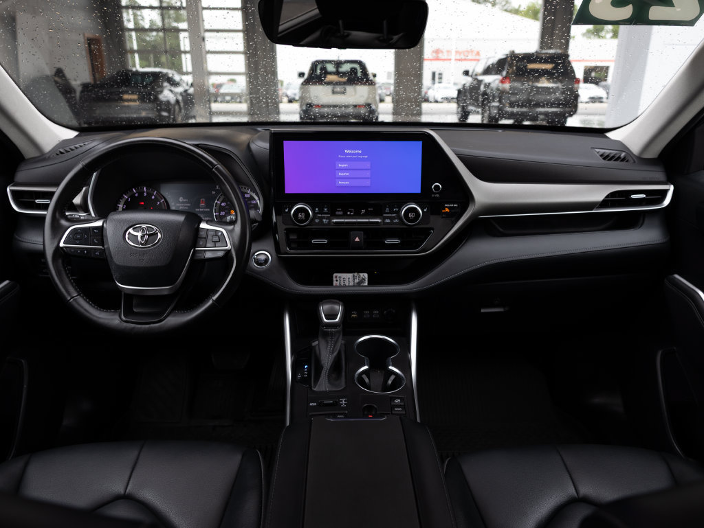 Used 2023 Toyota Highlander XLE AWD/4WD image 20