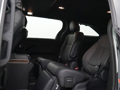 Used 2025 Toyota Sienna Platinum AWD/4WD image 21