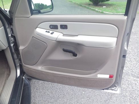Used 2002 Chevrolet Suburban LT AWD/4WD image 27