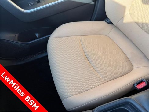 Used 2021 Toyota RAV4 LE image 27