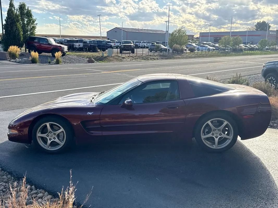 Used 2003 Chevrolet Corvette Coupe w/ Preferred Equipment Group RWD image 17