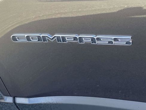 Used 2024 Jeep Compass Latitude image 9